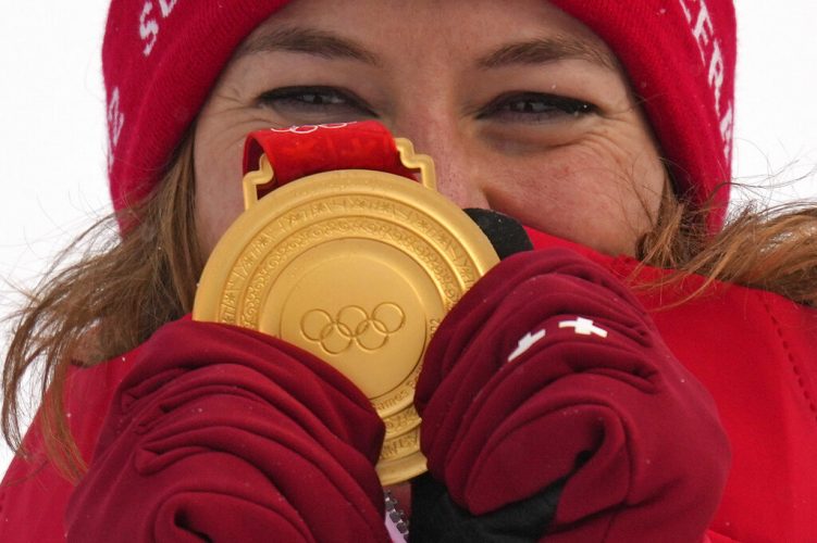 Gisin wins back-to-back Olympic combined, Shiffrin out again